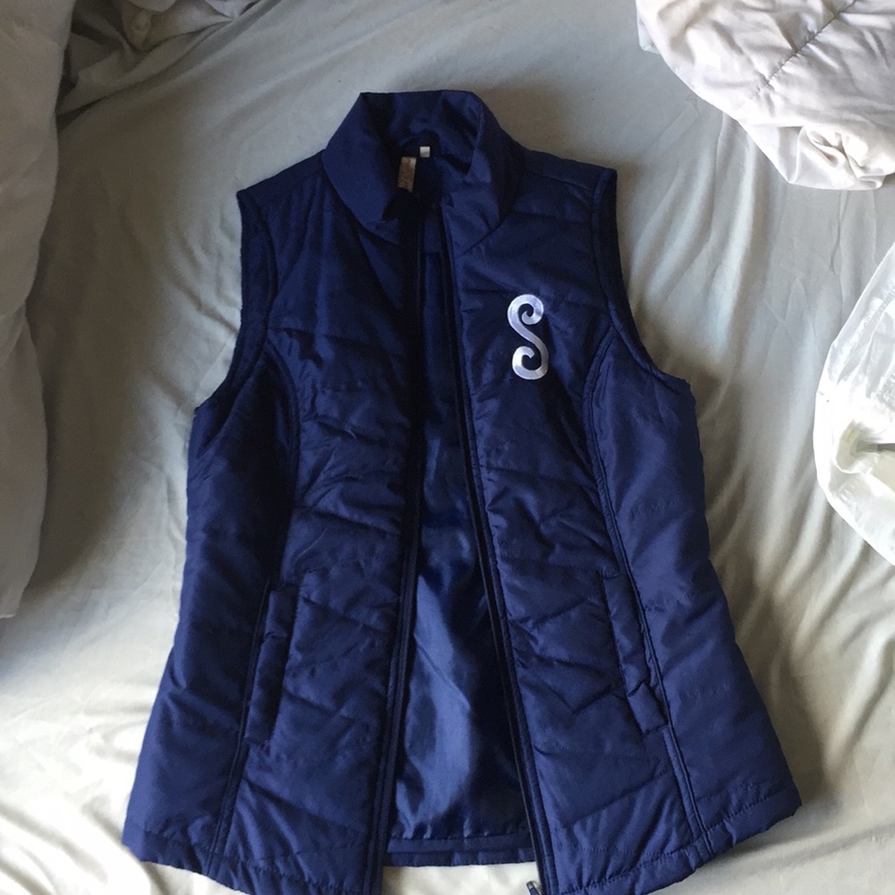 Navy puffer vest